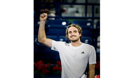 Stefanos Tsitsipas Lanjutkan Catatan Impresif di Dubai