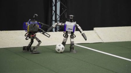 Tonton robot Google DeepMind ini memainkan permainan sepak bola