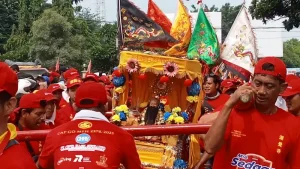 Topi pawai go meh meriah di kota cirebon