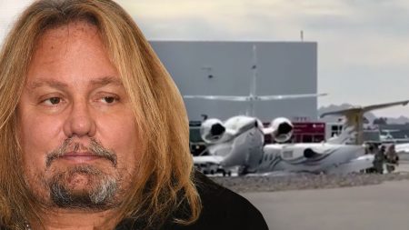 Vince Neil tidak berada di jet jatuh karena dia memperpanjang pesta ulang tahun di Florida