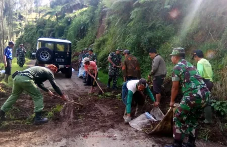 Waspadai Tanah Longsor Pada Aksses Ke Gunung Bromo via Malang-Lumajang