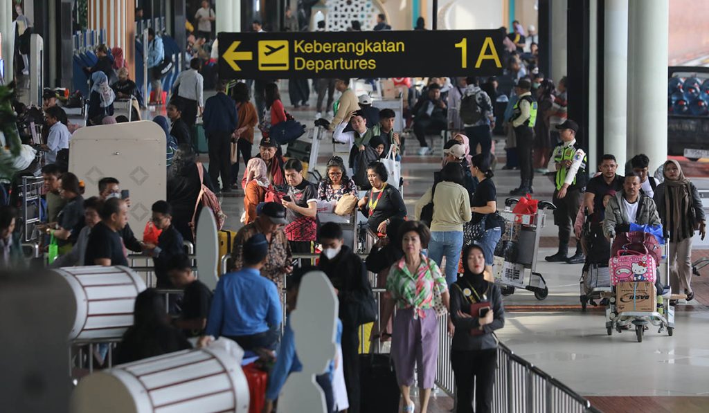 14.594 PETUGAS GABANGAN DERKERAHKAN BERI Pelayanan Saat Mudik Lebaran Di Bandara