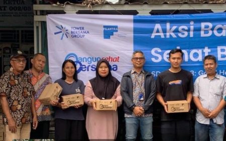 1,5 ton bahan pangan dibagikan ke daerah terdampak banjir bekasi