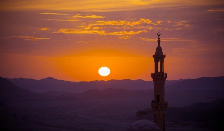 Adzan Subuh Simbol Awal Kesegaran Pagi