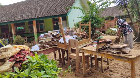 Aktivitas Di Sdn Bojong Tugu Belum Pulih Usui Diterjang Banjir Bandang