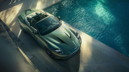 Aston Martin Volante yang baru adalah Volante adalah convertible bermesin depan tercepat di dunia