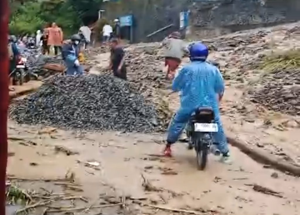 BANJIR BANDANG Terjang Parapat, 55 RUMAH RUSAK