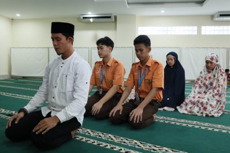 Bacaan Tahiyat Akhir Doa yang Penuh Harapan