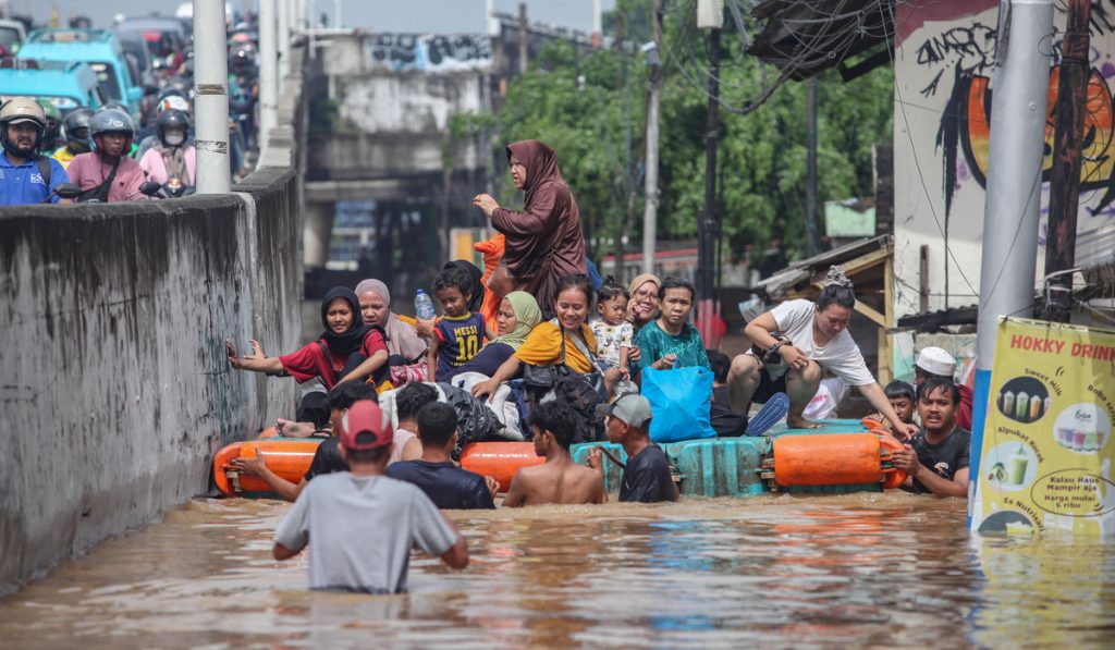 Banjir Jabodetabek Bukti Indonesia Penyewaan Ancaman Krisis Iklim