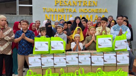 Berkah Ramadan, Indahnya Berbagi Tuna Tuna Netra Di Babel