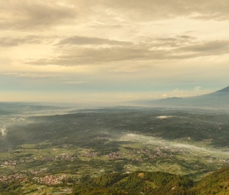 CUACA EKSTREM DI JAWA TENGAH MEREDA, HUJAN SEDANG-LEBAT MASIH TERJADI