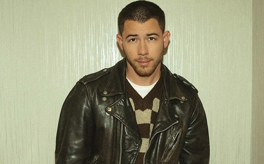 Celana Nick Jonas Robek Saat Latihan Di Panggung Broadway