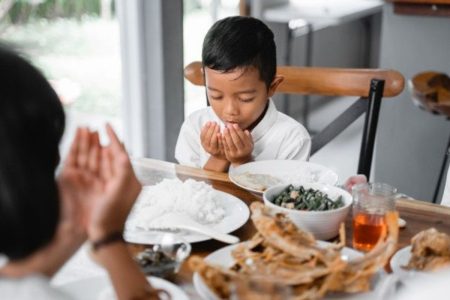 DOA Makan Sesuai Sunnah Rasulullah, BerIKUT ADABYA