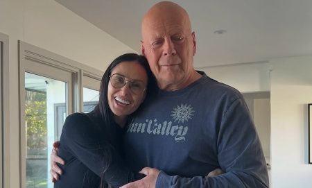 Demi Moore Dan Keluarga Rayakan Ulang Tahun Ke-70 Bruce Willis Delangan Ungahan Penuh Kasih