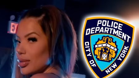 Detektif NYPD ditarik dari kasus aktif setelah tampil sebagai penari telanjang dalam video musik