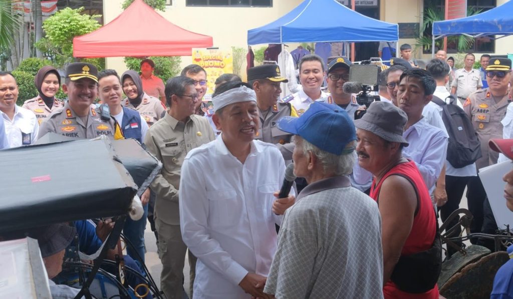 Dilarang Beroperasi Selama Musim Mudik Lebaran, Tukang Becak Di Subang Dapat Thr Rp3 Juta