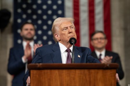 Donald Trump Tingkatkan Tarif Impor, Perang Dagang sebagai vs Dunia Memanas