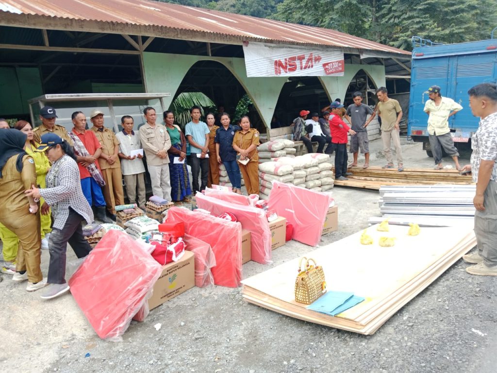 Empat RUMAH Rata Hangus Terbakar, Dinsos ToBa Salurkan Bansos