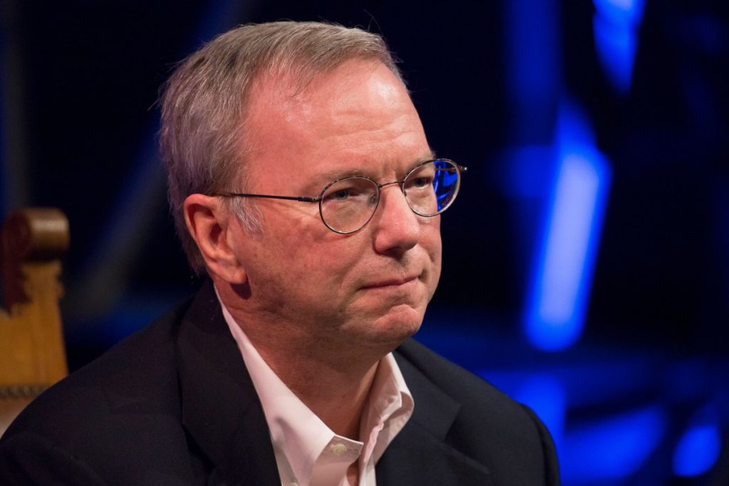 Eric Schmidt menentang ‘Proyek Manhattan untuk AGI’