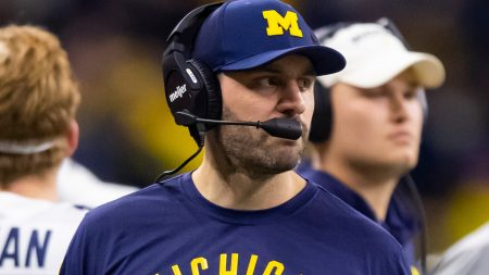 Ex-UM Asst. Pelatih Matt Weiss dituduh meretas foto intim atlet