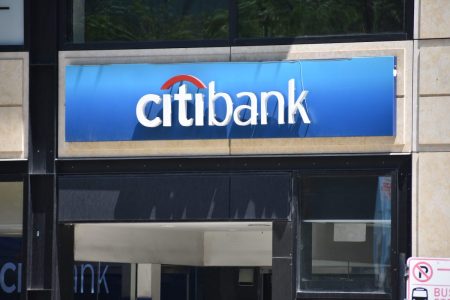 FBI, EPA, dan Treasury mengatakan kepada Citibank untuk membekukan dana ketika administrasi Trump mencoba mencakar uang iklim