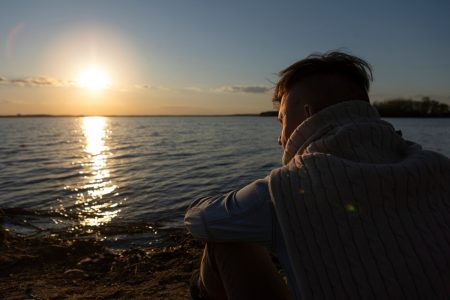 Feeling Lonely Artinya Pengertian dan Solusinya