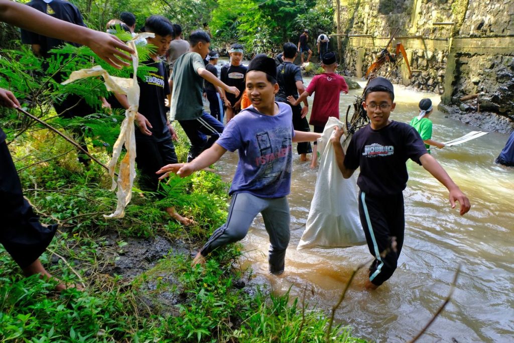 Gaya Hidup Sadar Sampah Di Pesantren