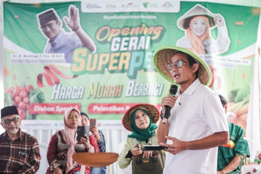 Gerakin Ekonomi, Sandiaga Uno Resmikan Gerai Super Petani