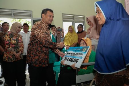 Gubernur jateng pastikan Layanan Kependudukan Berjalan Baik Hingga Pelosok Desa