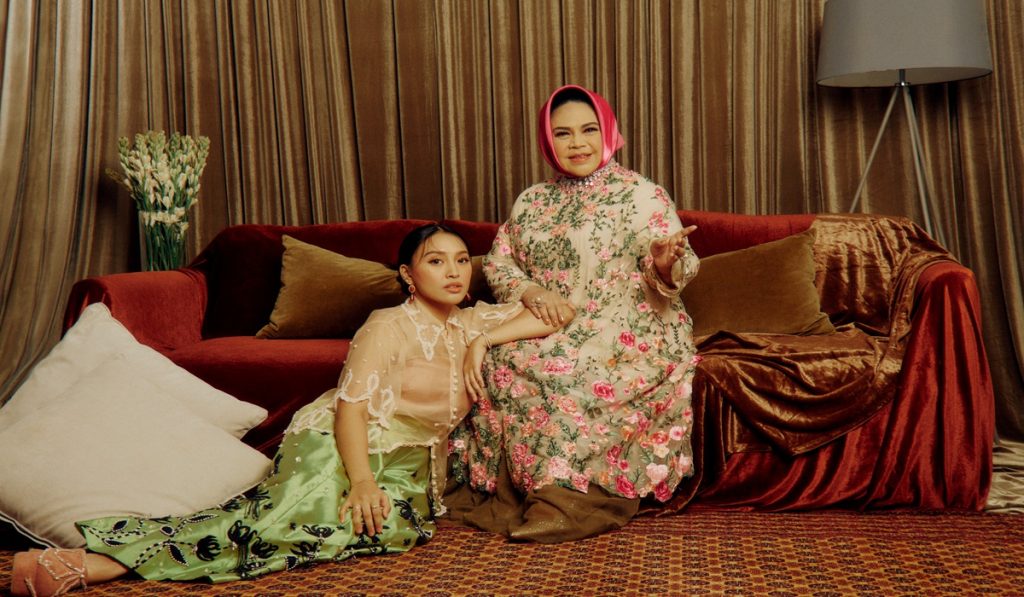 Hetty Koes Endang Berkolaborasi Dengan Putrinya Rilis Single THR (Tradisi Hari Raya)