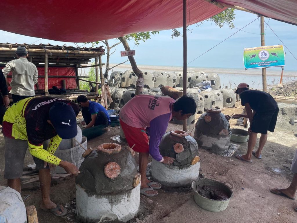 Inovasi paranje, ruman baru terumbu karang di pantai tangkolak karawang