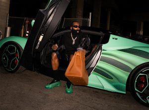 James Harden mempromosikan rilis sneaker barunya dengan Maserati MC20 yang cocok