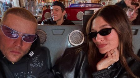 Justin Bieber mencapai Disneyland dengan istri Hailey dan sobat anak Laroi