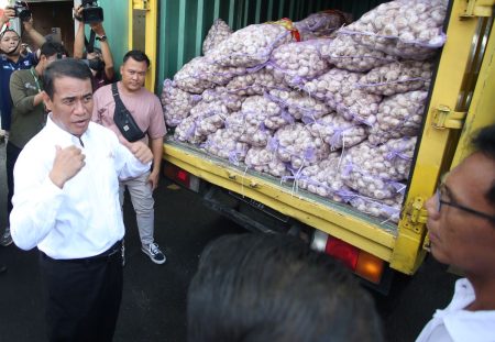 Kantor Pos Padang Gelar Operasi Pasar Pangan Murah Jelang Idul Fitri