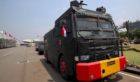 Kedatanan Timnas Bahrain Di Gbk Dikawal Rantis Dan Mobil Polisi