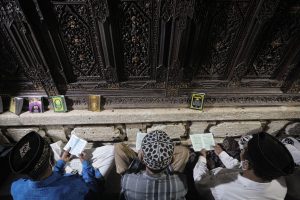 Mari raih kemenangan spiritual di lailatul qadar