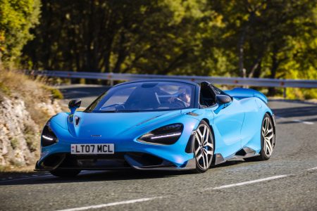 McLaren merayakan 10 tahun mobil LT dengan 2025 acara pemilik