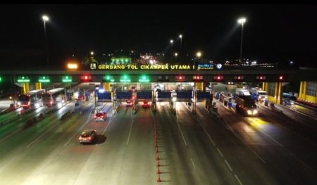 Memasuki Masa Mudik Lebaran, Tol Jakarta-Cikampek Minggu Malam Terpantau Lancar