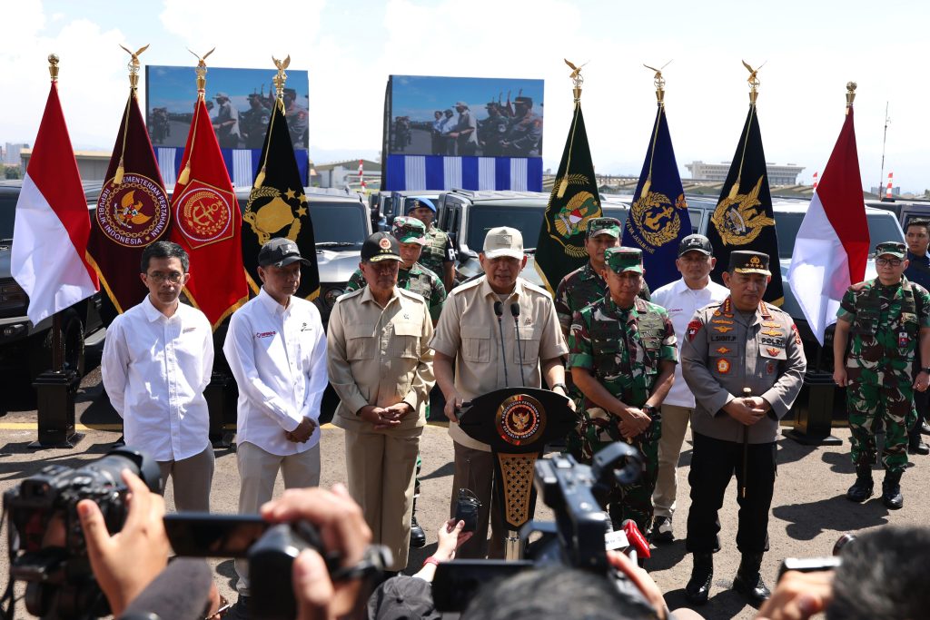 Menteri Pertahanan Menyerahkan Maung Mv3 Buatan Pindad Twt Tni Dan Polri