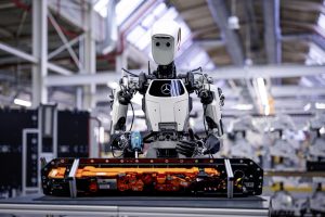 Mercedes-Benz membawa robot AI & Humanoid ke pabriknya