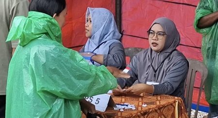 Meskipun Hujan Lebat, Pemilih Justru Ramai Ke Tps Pada Psu Di Bangka Barat