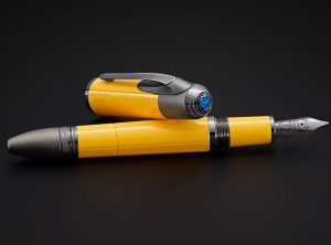 Montblanc Honours Enzo Ferrari dengan koleksi pena Giallo Modena barunya