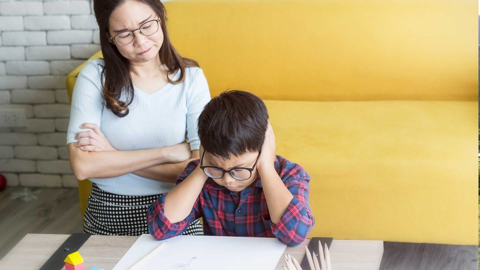 Orang tua yang ketat menghenal pada perkembangan anak remaja