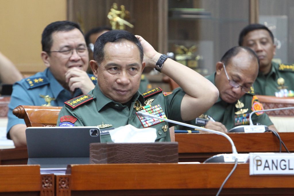 Panglima tni prajurit yang menjabat di instansi lain harnus pensiun mantuan