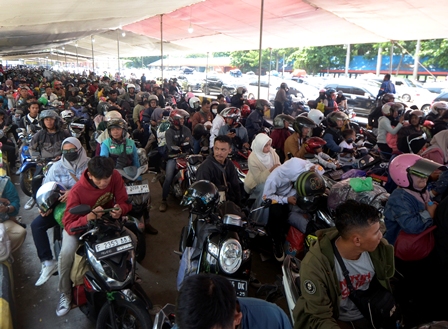 Pemudik Sepeda Motor Mulai Penuhi Pantura