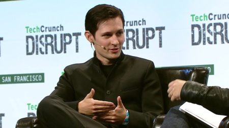 Pendiri telegram Pavel Durov mengatakan aplikasi sekarang memiliki 1B pengguna, memanggil whatsapp ‘murah, air imitasi’