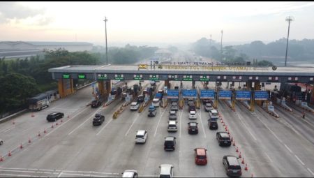 Peningkatan ARUS LALU LINTAS TERLIHAT DI TOL JAKARTA CIKAMPEK DAN CIPALI