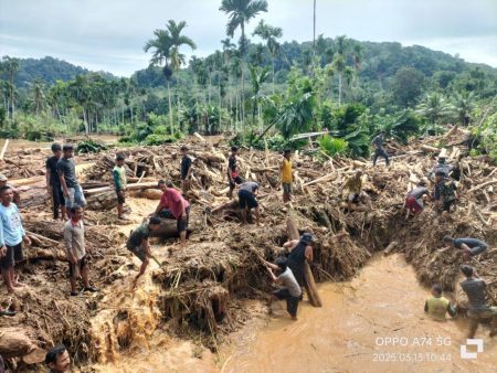 Penyintas Banjir di Pesisir Selatan Kesulitan Masak Unkuk Kebuka Berbuka