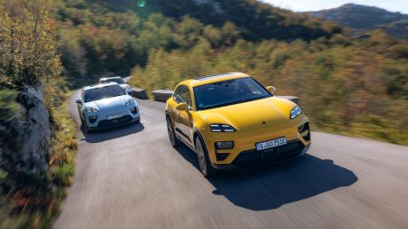 Porsche membawa Macan Turbo Electric ke salah satu jalan mengemudi terbaik di Eropa