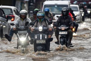 Potensi Hujan Lebat Disertai Kilat, BerIKUT PRAKIRAAN CUACA JAWA Barat SELASA, 11 MARET 2025